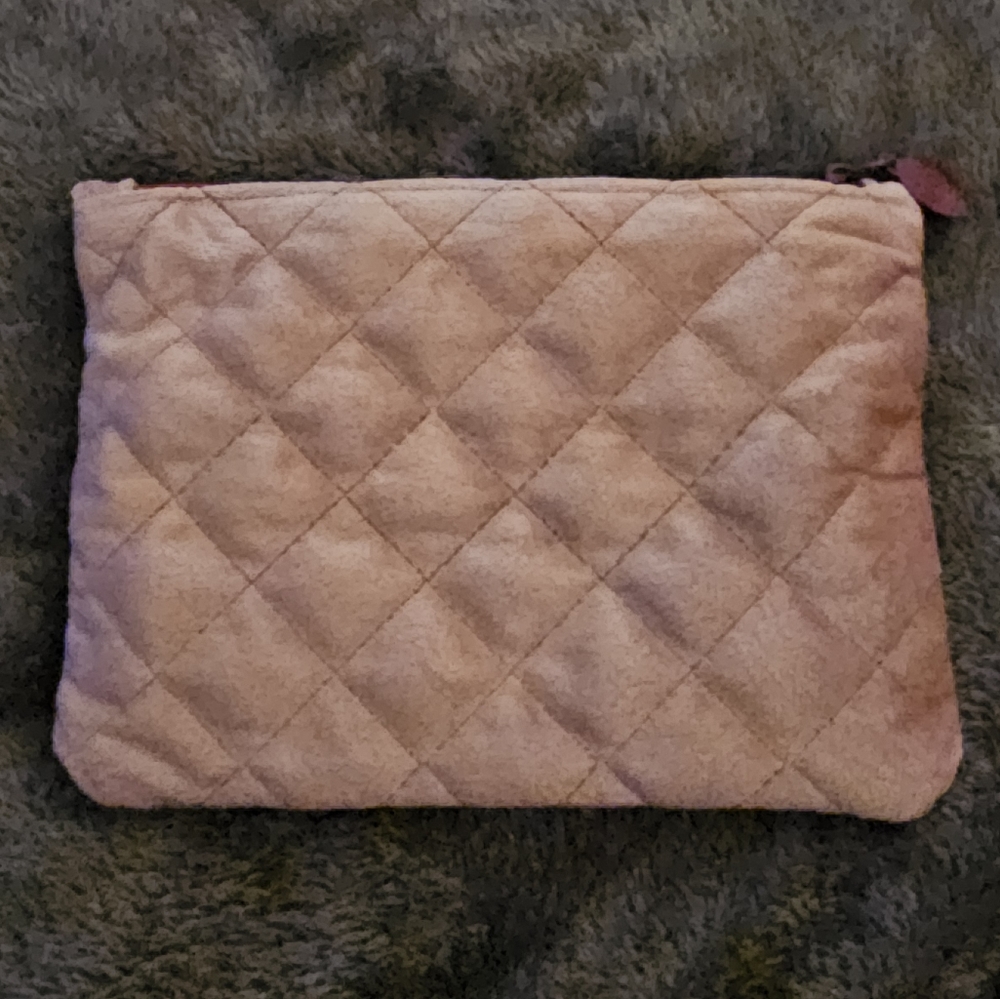 NWOT Ipsy mauve quilted velvet cosmetic bag - Picture 2 of 5